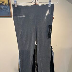 Women’s 2pc Leggings Bundle
BeBe  w/Hip Pockets(Gray)

Pink w/Pockets(Blk)